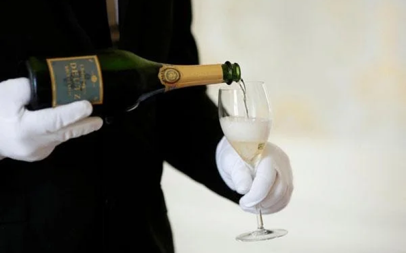 Kinh nghiệm uống rượu Champagne ngon bạn nhất định phải biết